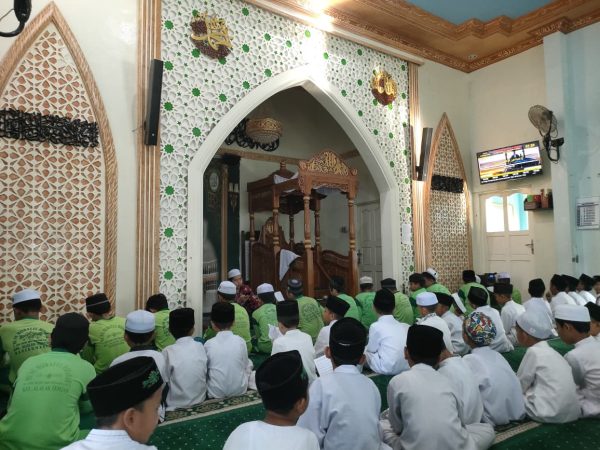 Kegiatan Jum'at Taqwa : Membaca Aqidatul Awam dan Syarahnya