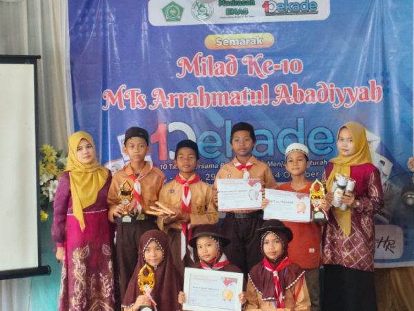 Penyerahan Piagam Lomba Azan dan Cerdas Cermat